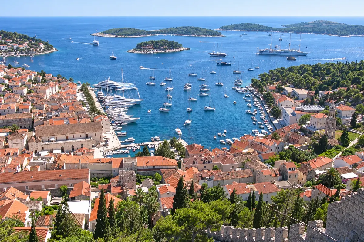 Porto de Hvar, Hvar