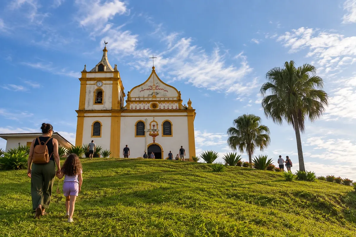 En lo alto de la colina, el templo que dio origen a la ciudad.