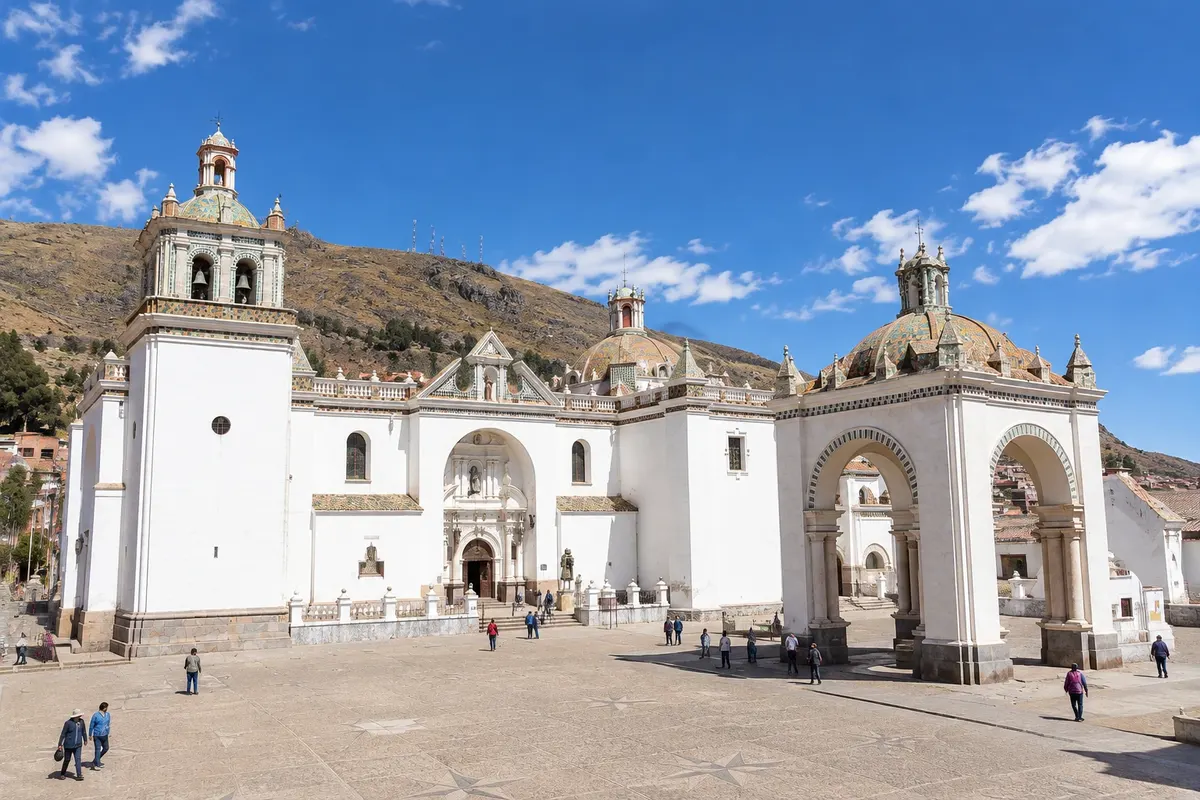 Basílica de Nuestra Señora de Copacabana