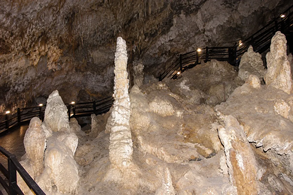 Ngilgi Cave