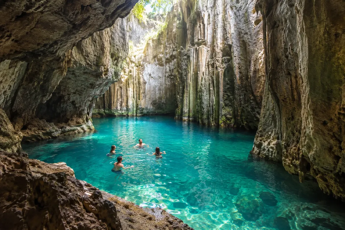 Cavernas de Sawa-i-Lau (Sawa-i-Lau Caves)
