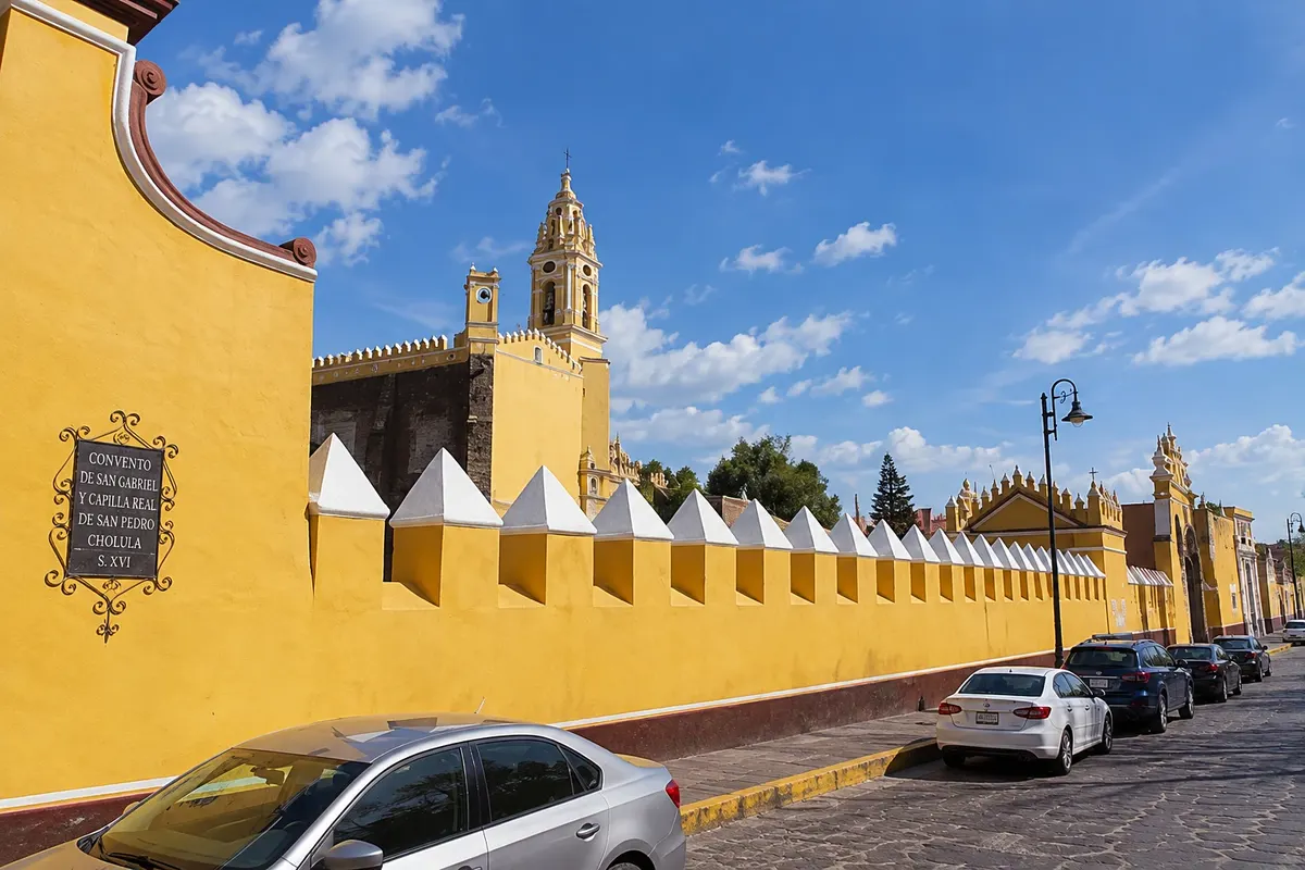 Convento de San Gabriel e Capilla Real