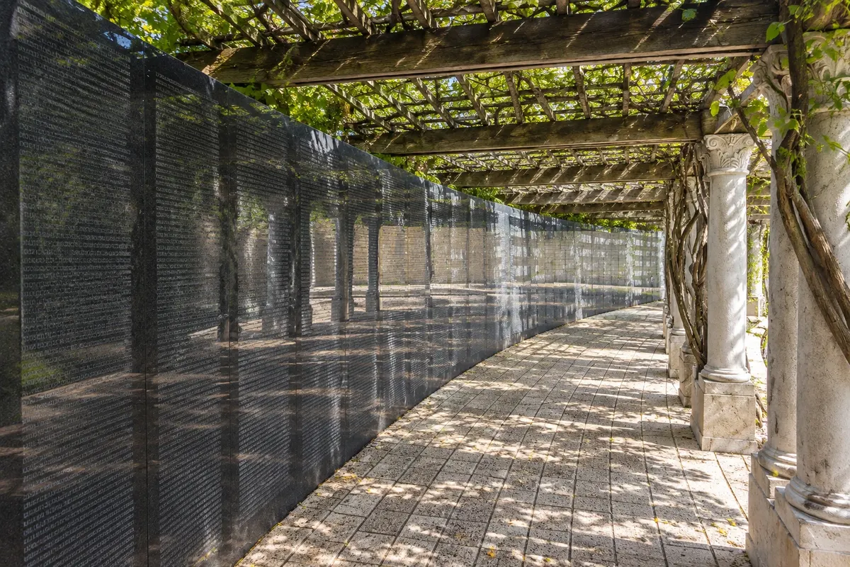 Holocaust Memorial Miami Beach