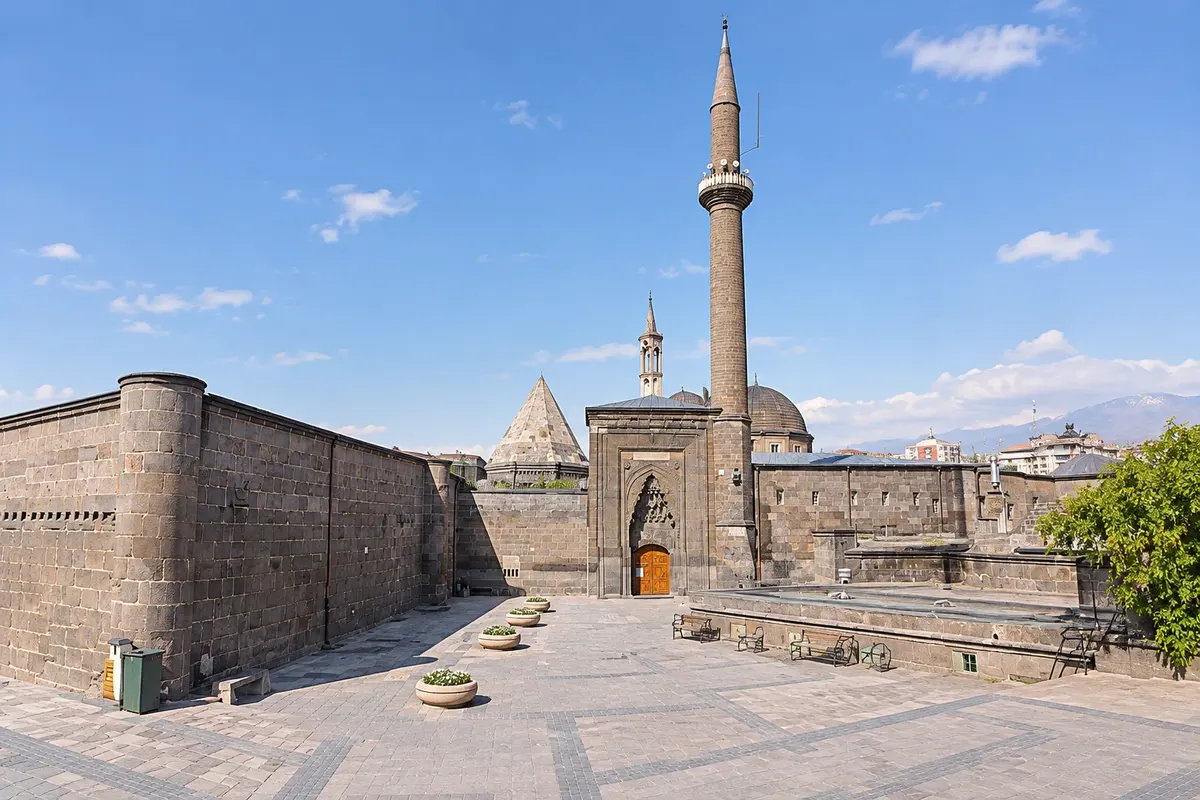 Hunat Hatun Külliyesi