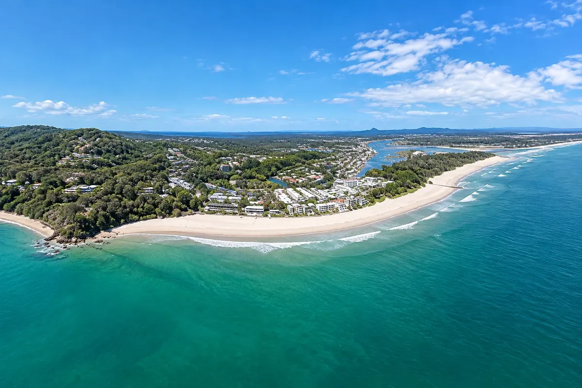 Noosa Main Beach and Hastings Street