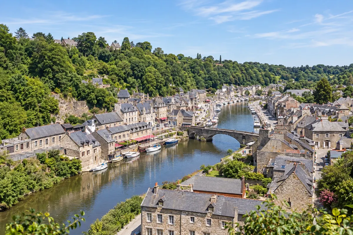 Puerto de Dinan en Bretanha, França.