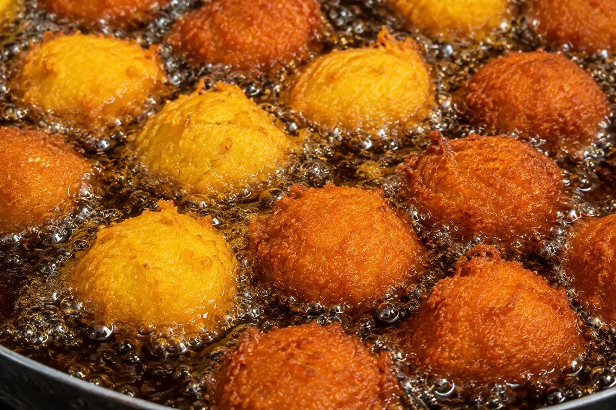 Acarajé — detail of the food or preparation.
