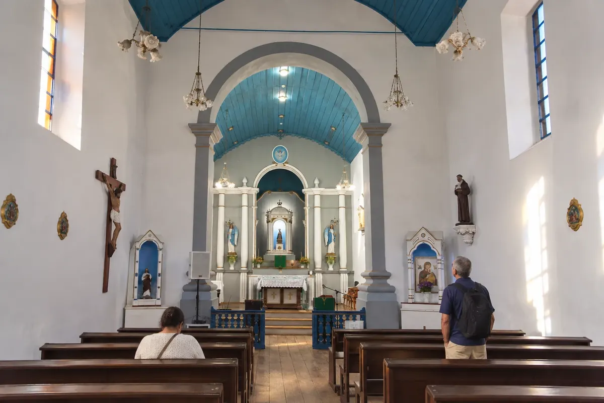 La nave y el altar mayor