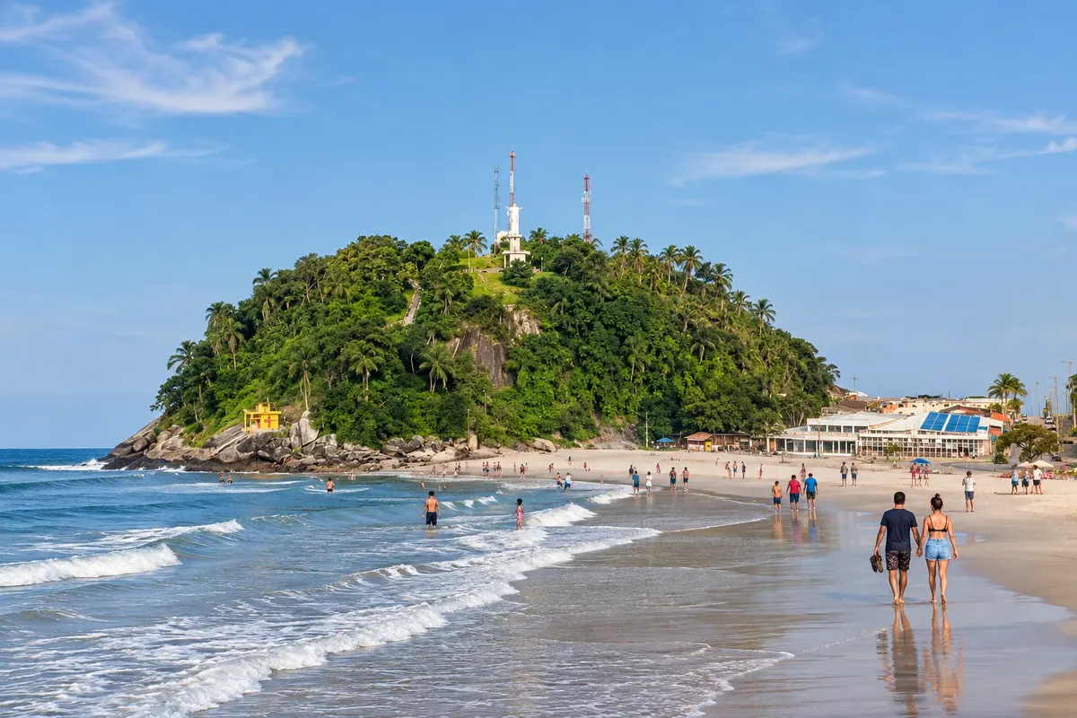 El Morro do Cristo, que cierra el lado sur de la Praia Central