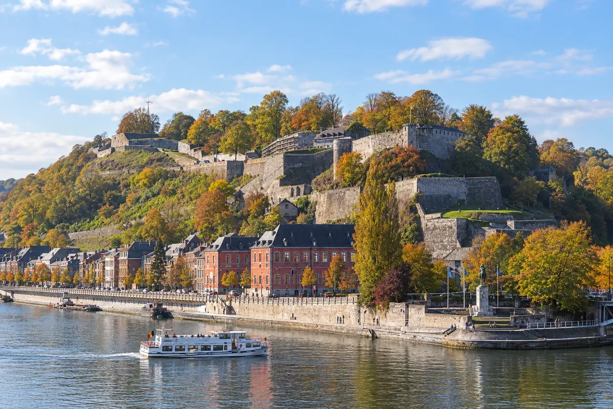 Benelux en tren: Amsterdã–Bruxelas–Luxemburgo