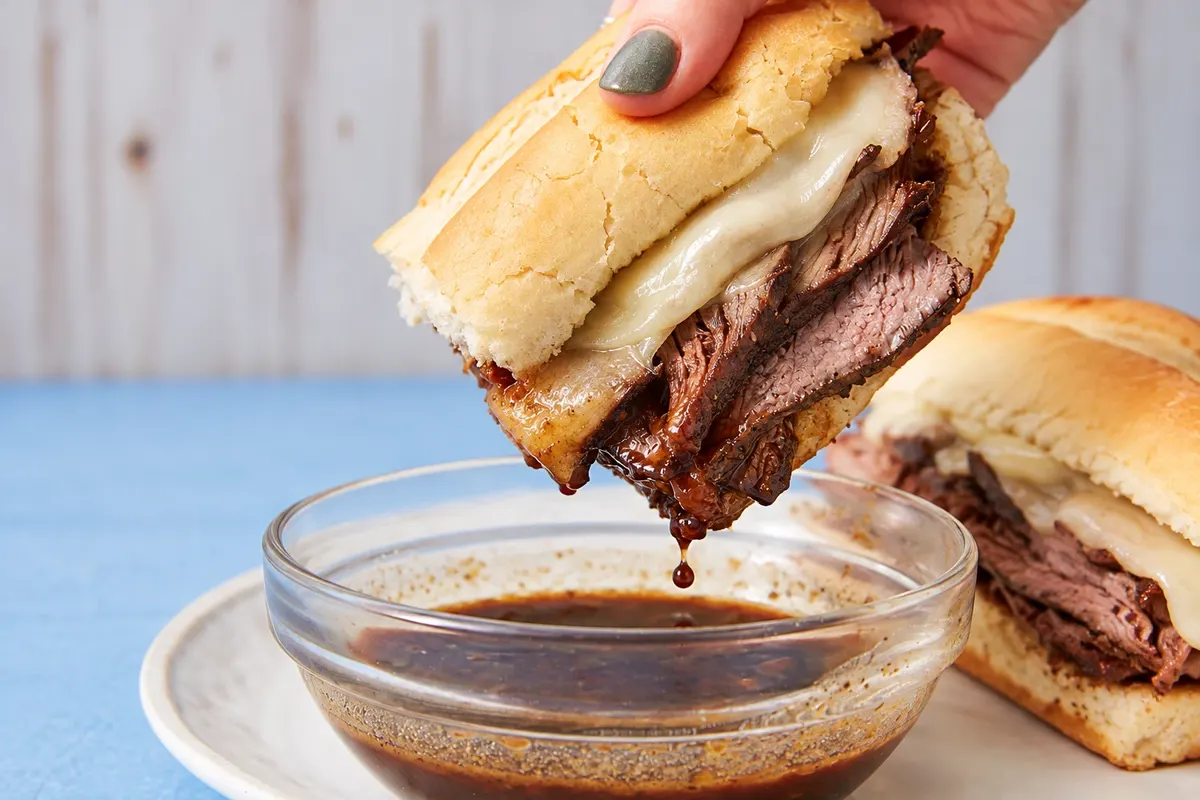 French dip — detail of presentation or service