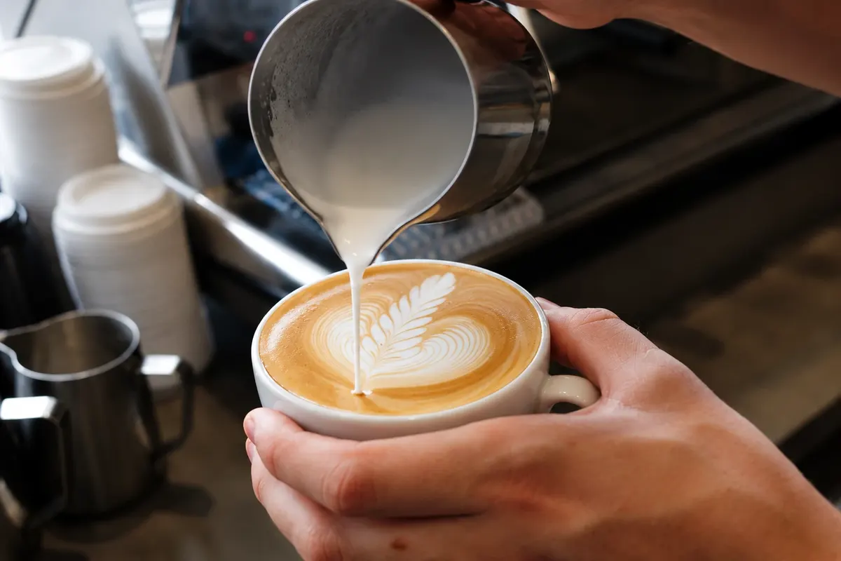 Flat white — detail.